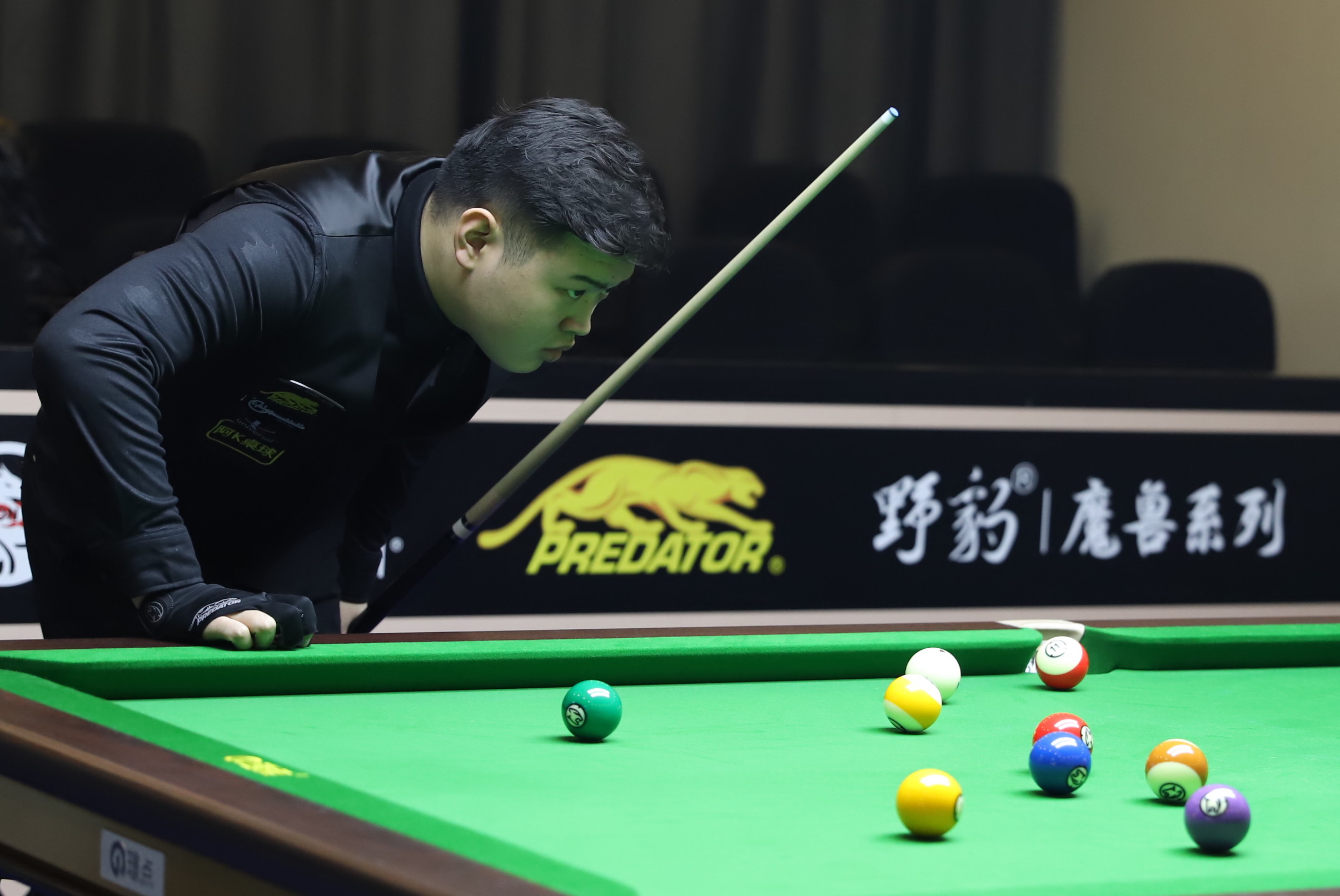 四个轮子同 四个轮子同